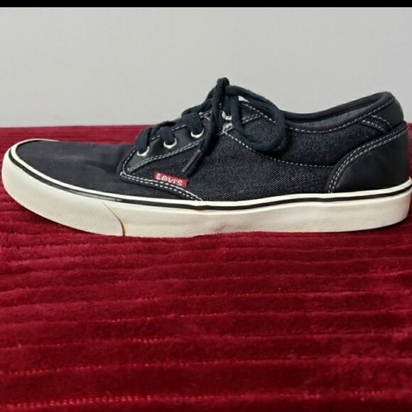 Levis Sneakers  - Picture 4 of 5